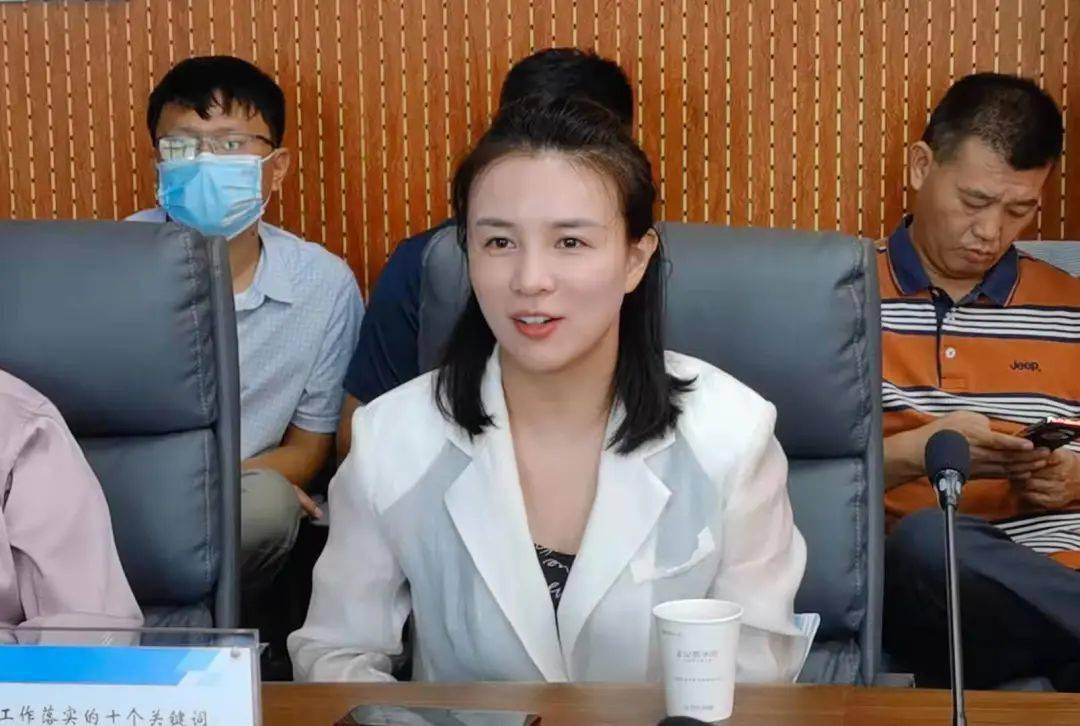 赵丽秋(市政协委员,老陕西餐饮负责人)邱新会(郾城区特殊教育学校负责