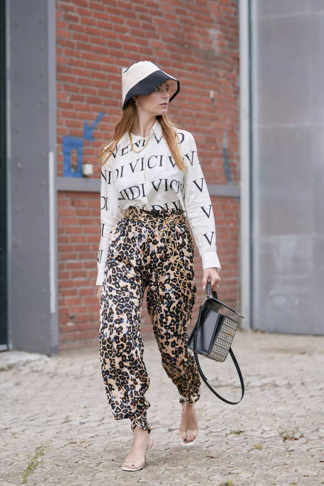 视觉|“衬衫 + 阔腿裤”才是真爱CP呀，夏末初秋就这样穿!