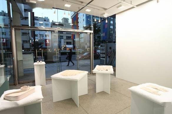 眼睛|店里出现「疑似穿过的内衣」：怀疑眼睛的小型陶艺展