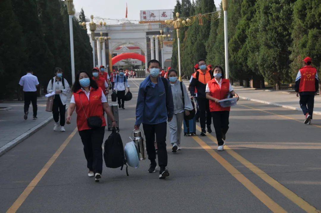 特别关注实拍怀仁一中高一新生报到的真实场景图文