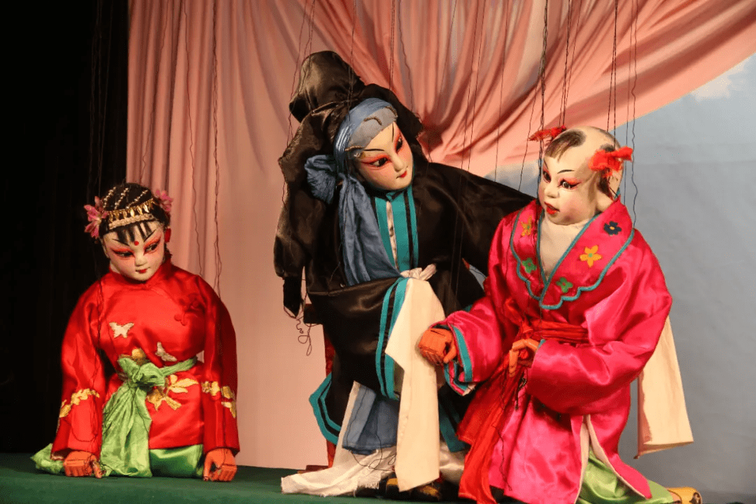 合阳提线木偶戏是合阳县独有的古老的传统戏剧剧种,民间俗称"线戏""线