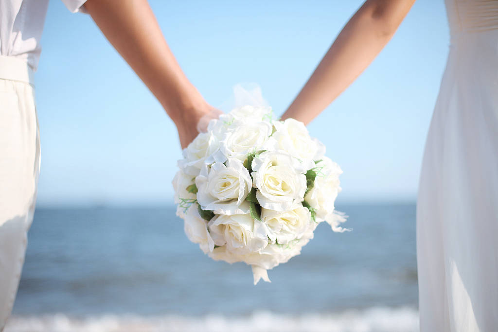 宾客"放鸽子",新婚夫妇寄发票求付款引发热议