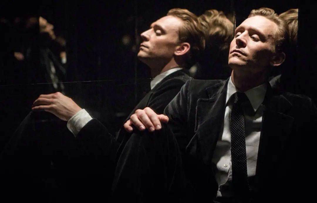 巨石|抖森Tom Hiddleston 发际线后移，M字秃顶已现…