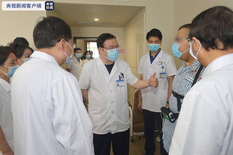 治疗|首例国产人工心脏植入术患者康复出院