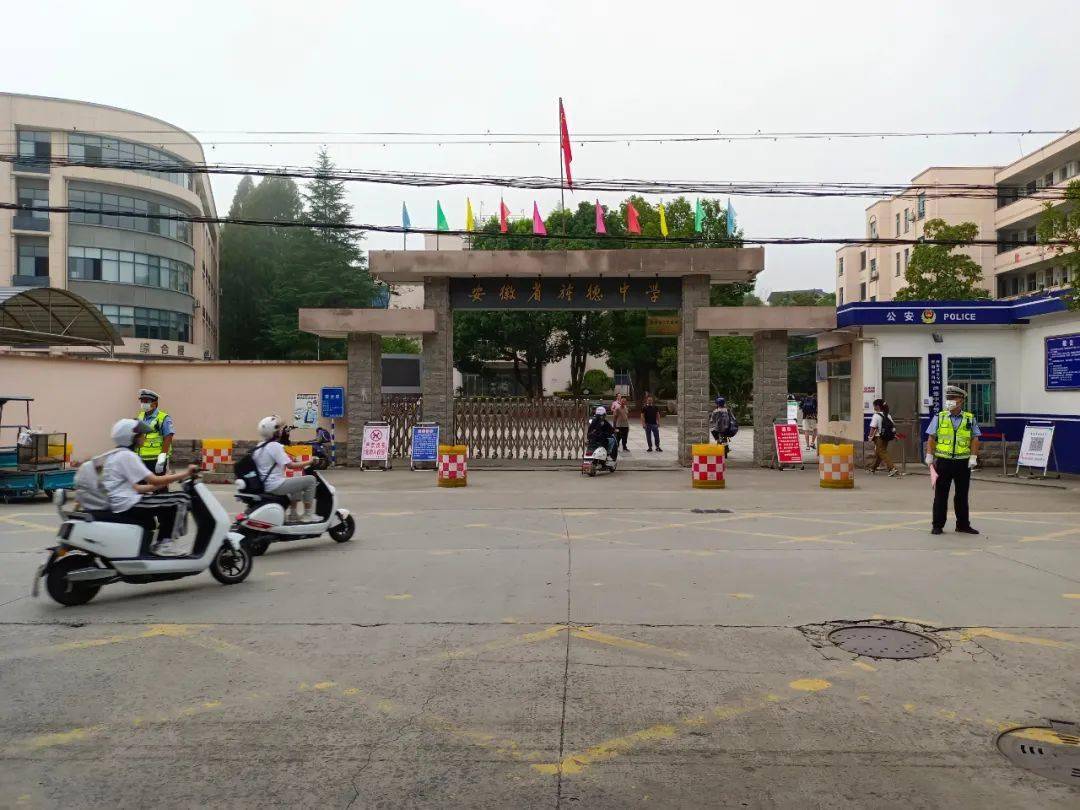 交通安全环境,8月30日,旌德交管大队城区中队和宣教民警深入旌德中学