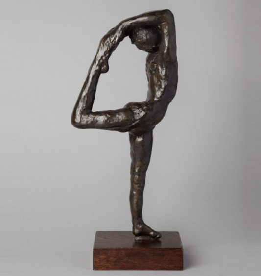 简介:罗丹试图捕捉体在运动中的本质.