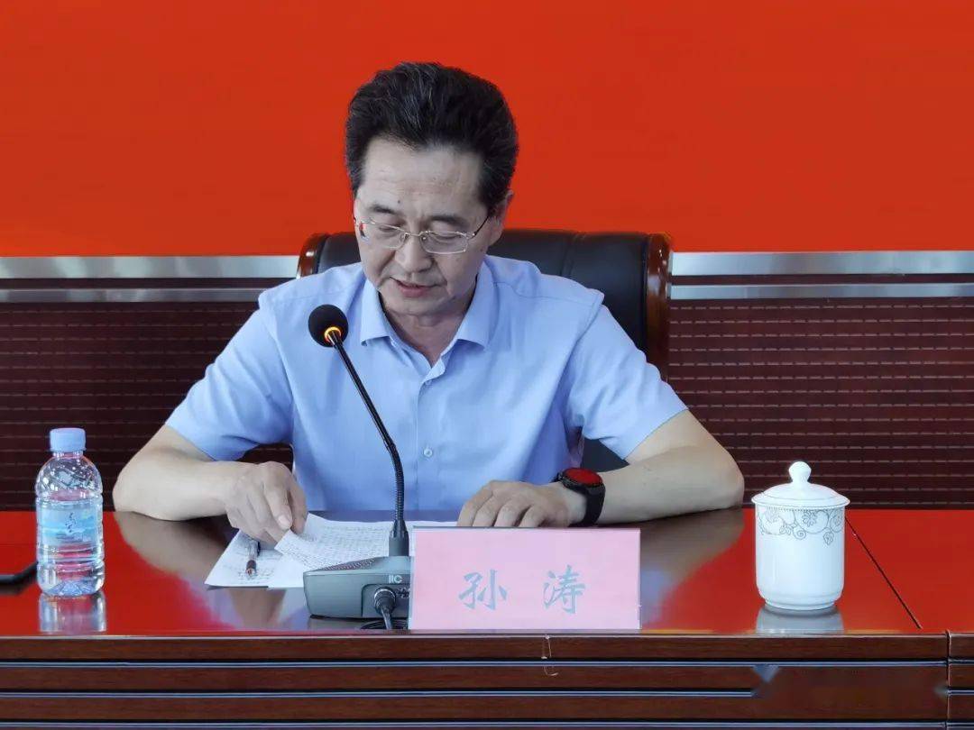 专题培训由赤峰市教育局党组书记,局长赵志刚同志主持并作总结讲话