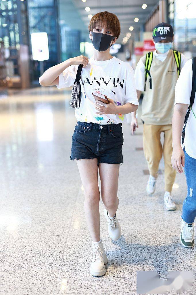 牛仔|谢楠印花白T深灰牛仔短裤 穿搭清爽元气满满