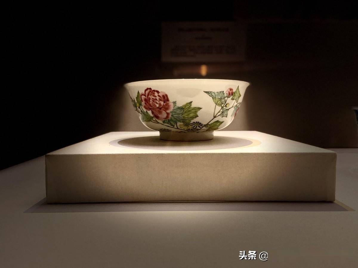 国博金玉满堂展:清宫餐具彰显皇室生活的精美华丽