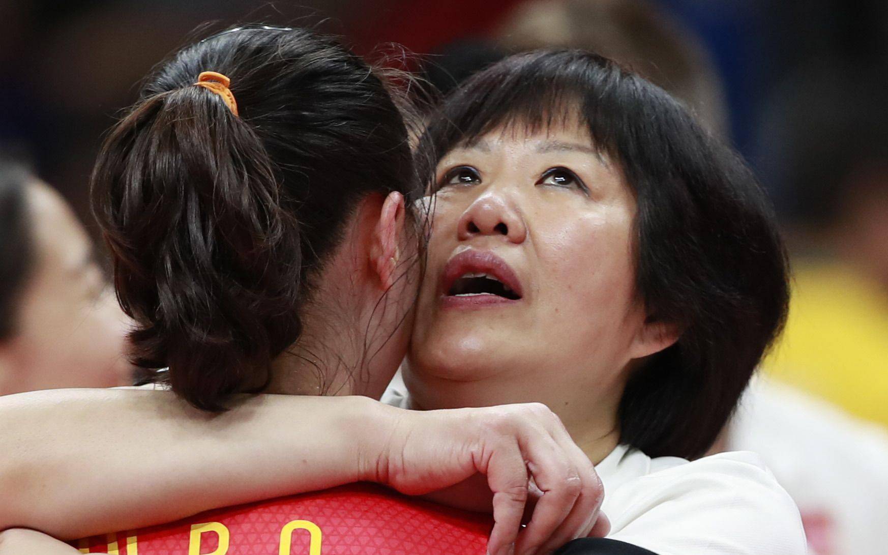 郎平卸任中国女排主教练发文告别:竭尽全力,鞠躬尽瘁,无愧于心