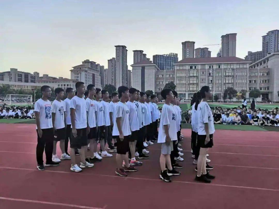 秋日胜春朝热血铸铁魂泉州五中城东校区2021级新生入学训练圆满结束