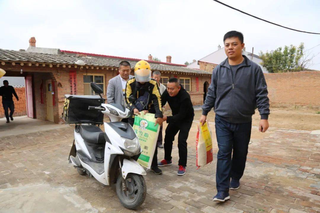 鲁伟:和群众想在一起干在一处_和林格尔县