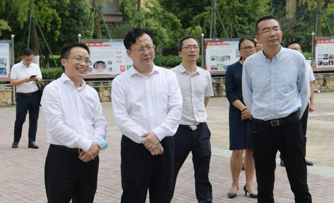 新学年开学之际,省教育厅党组书记,厅长邹瑾今天下午来到双流调研教育