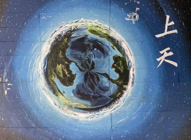 一幅幅精美壁画琳琅满目你却难感路途遥遥漫漫隧道之旅,行走于其中且