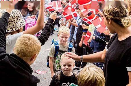 生活|开学过渡期 | 如何为孩子搭建连接前后两个世界的桥梁