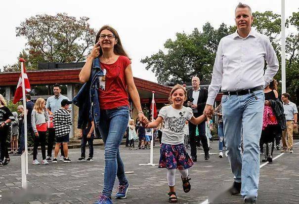 生活|开学过渡期 | 如何为孩子搭建连接前后两个世界的桥梁