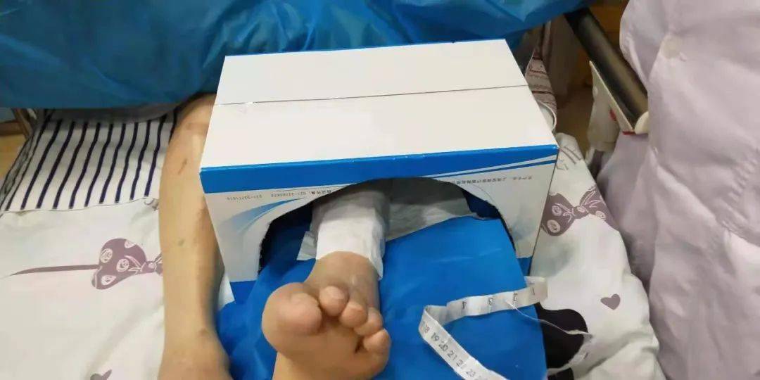 自制支被架(图源:作者提供)第三,膨胀水疱无需抽吸,完整的皮肤对组织