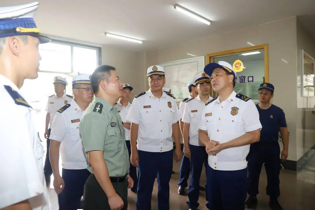 浙江省消防救援总队政委崔勇一行莅临杨汛桥街道消防队开展调研