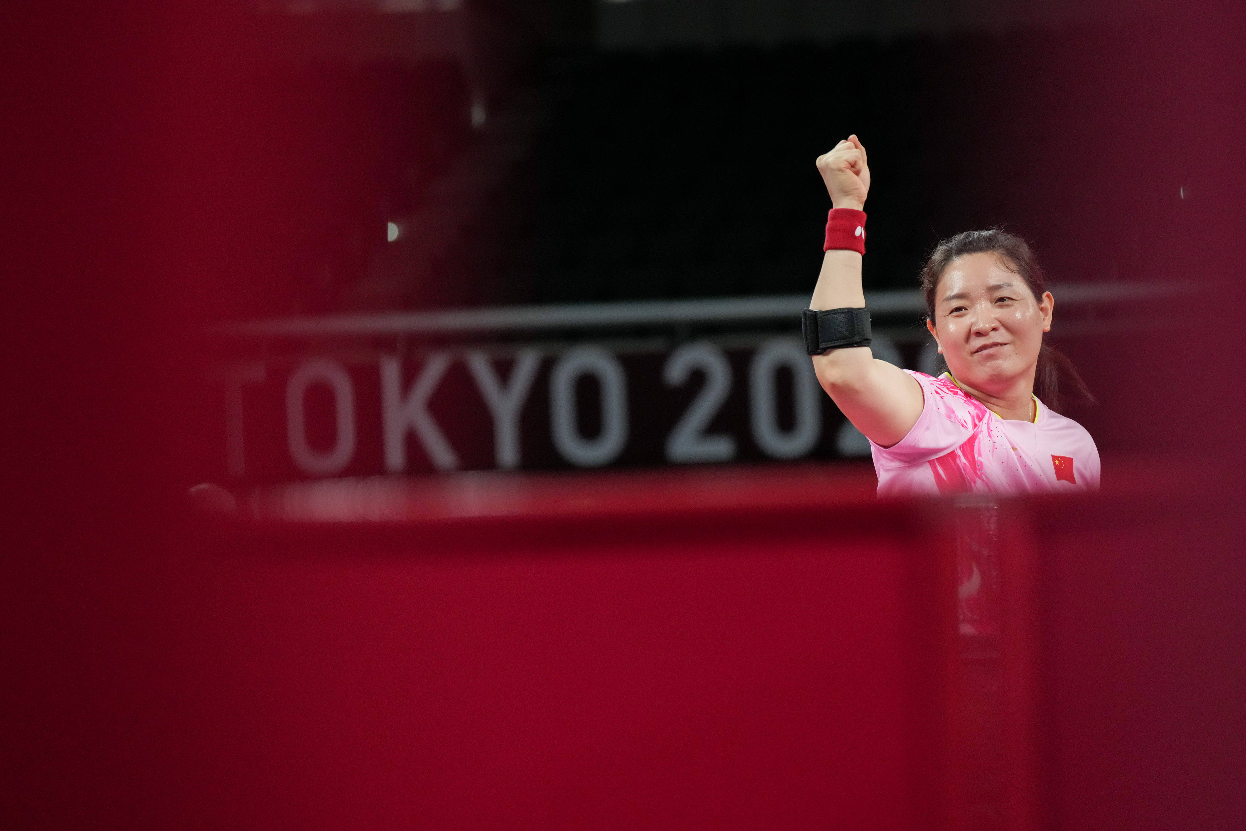 乒乓球中国队夺得女子团体45级金牌