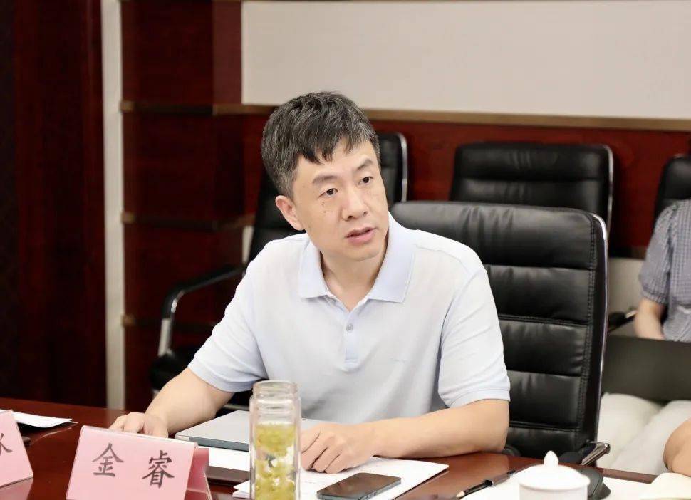 房地产研究中心会议由浙江省住房与城乡建设厅科技处葛鑫钬调研员主持