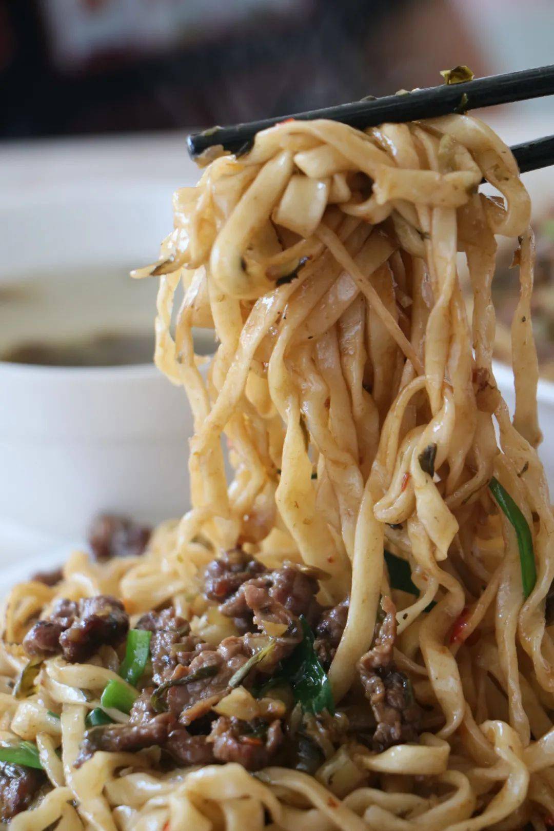 诸暨13年老面馆,凭一碗生炒牛肉面吸引无数面食爱好者!_手工