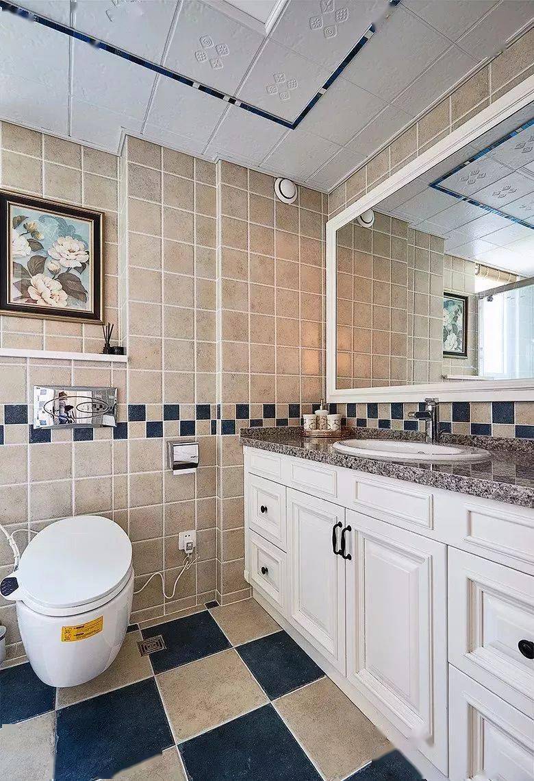 你还别说,卫生间墙砖贴上腰线,颜值提高了一大截!