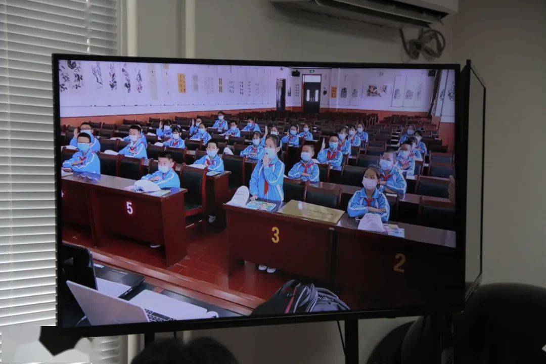 甘肃省陇南市礼县西城小学的同学与专家线上互动交流