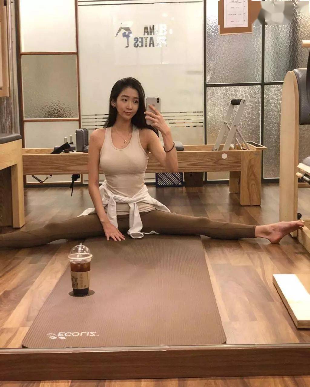 一天不看个健身妹子,就浑身难受