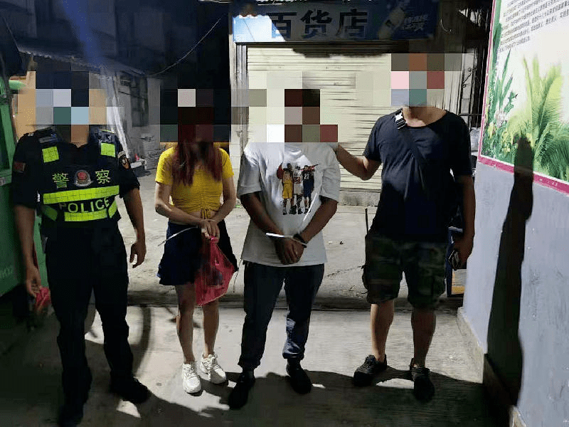当日凌晨,民警在曼斗村开展日常排查工作时发现,某宾馆附近有一男一女