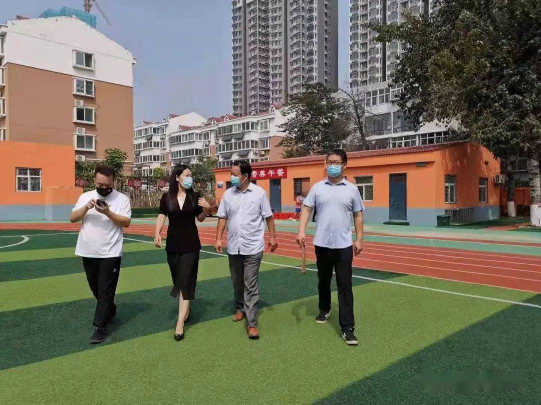 复兴区副区长张莹一行深入学校督导卫星厨房工作