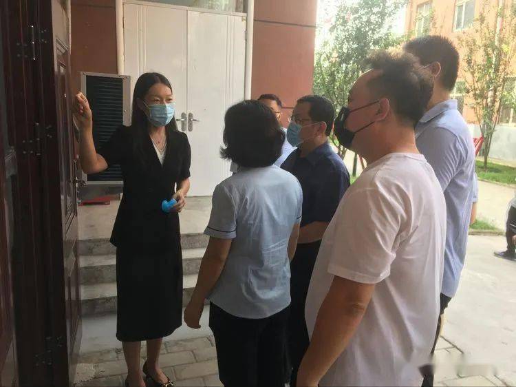 复兴区副区长张莹一行深入学校督导卫星厨房工作