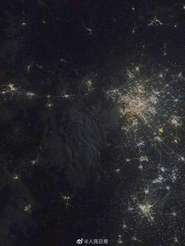 汤洪波|宇宙级浪漫！航天员刘伯明的卧室外是地球，聂海胜拍下北京夜景