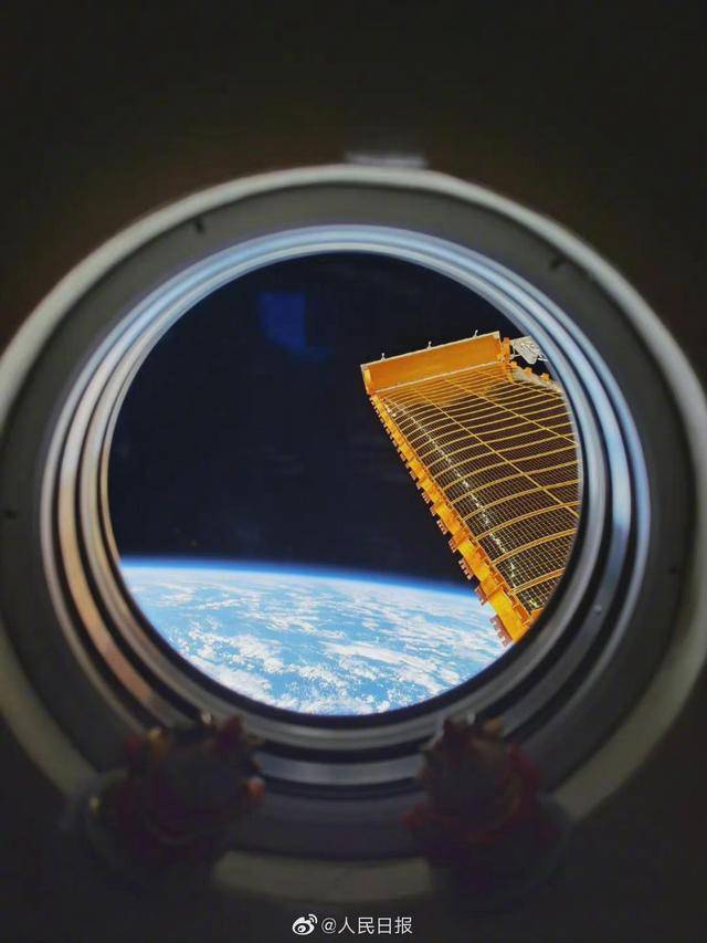 汤洪波|宇宙级浪漫！航天员刘伯明的卧室外是地球，聂海胜拍下北京夜景