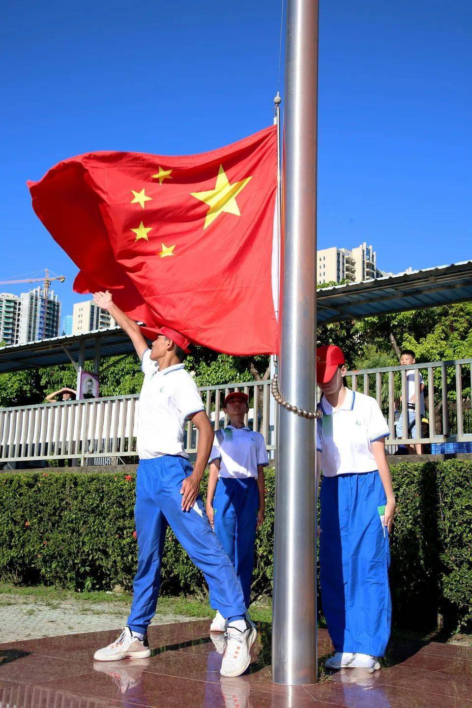 盛大校阅式丨请党放心,强国必定有我附中人!