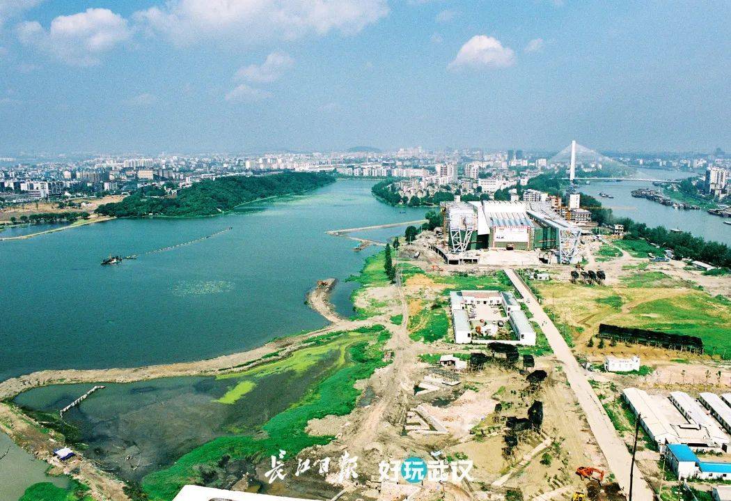 2006年武汉月湖2021年月湖1999年东湖梨园广场2021年东湖梨园广场20年