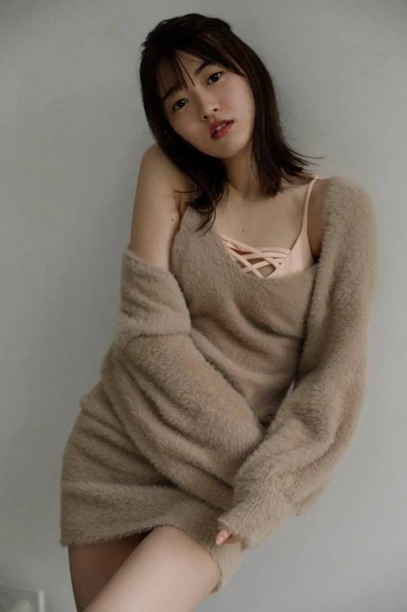 泳装下的身材无敌泰迦奥特曼女主吉永亚由里美照
