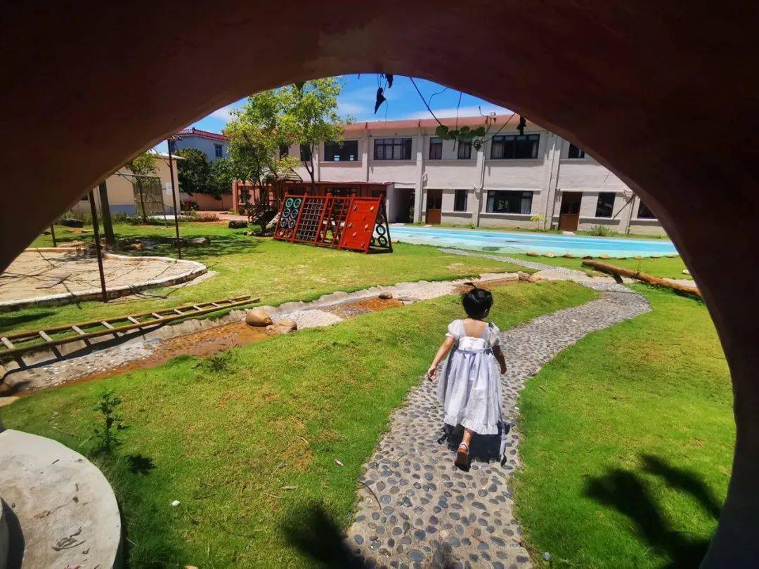 因为|上幼儿园，为什么有的孩子哭，有的孩子不哭？