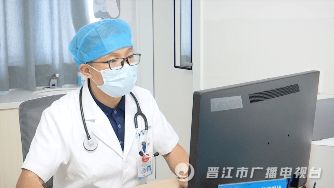 手术后,为表谢意,向为其操刀的心内科主任张登庆博士送去2000元红包