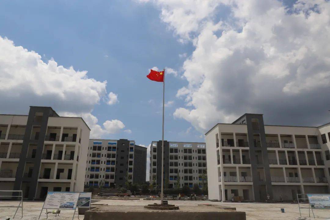 毕节这所投资6亿元的学校即将投入使用_金海湖