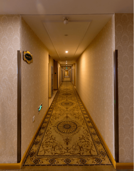 宋庄艺术小镇的金色大厅维也纳酒店感受文艺与休闲交融的入住享受