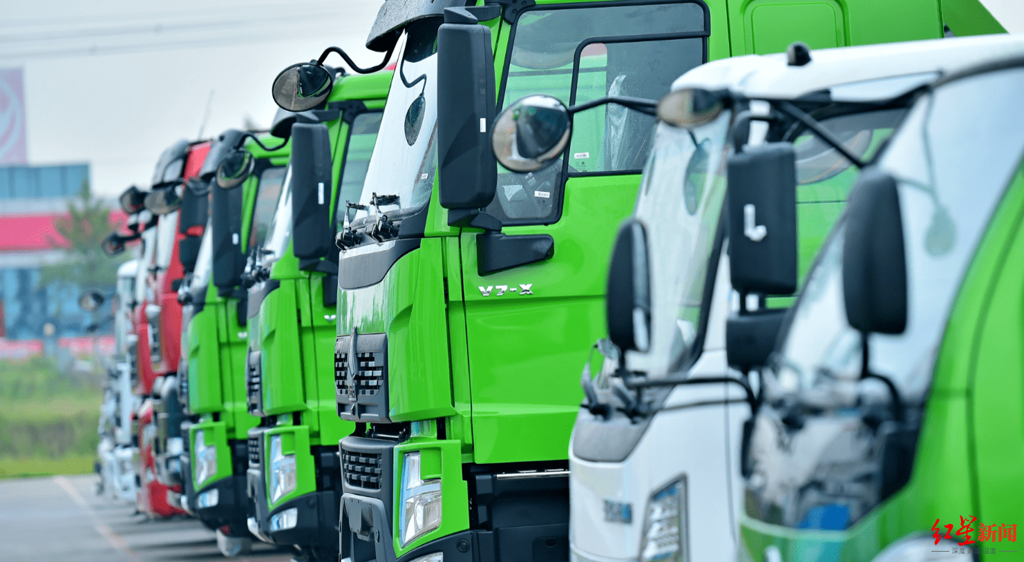 成都造首台换电重卡下线