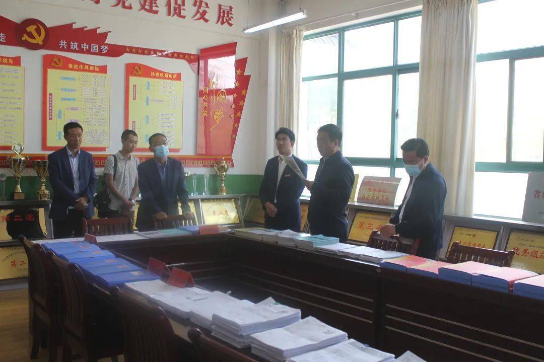 县委书记陈景春调研庄浪四中教育教学工作