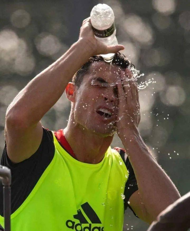 c罗曼联首训热爆了