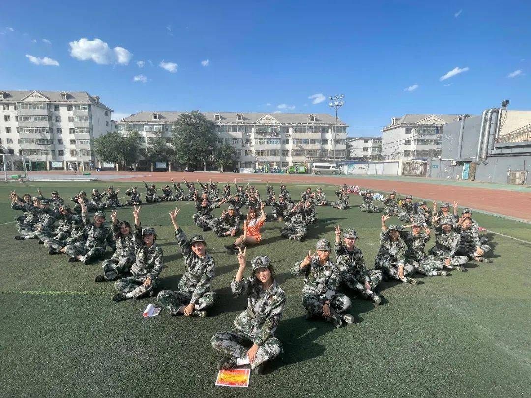 迷彩飞扬青春绽放银川市实验中学2021级高一新生军训汇报暨总结大会