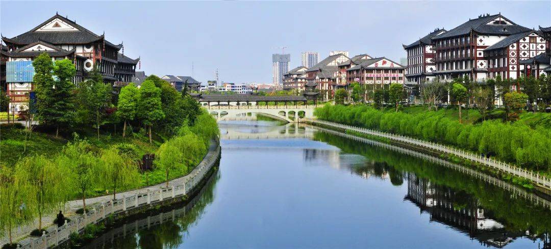 是大家每天都能欣赏到的一道风景 近年来,铜梁实施 淮远河水生态环境