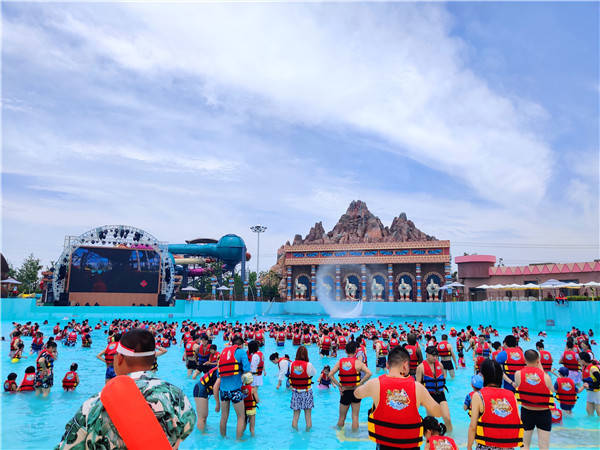 苏州湾梦幻水世界此外,全力推进亨通文旅项目等重点文旅项目建设,引进