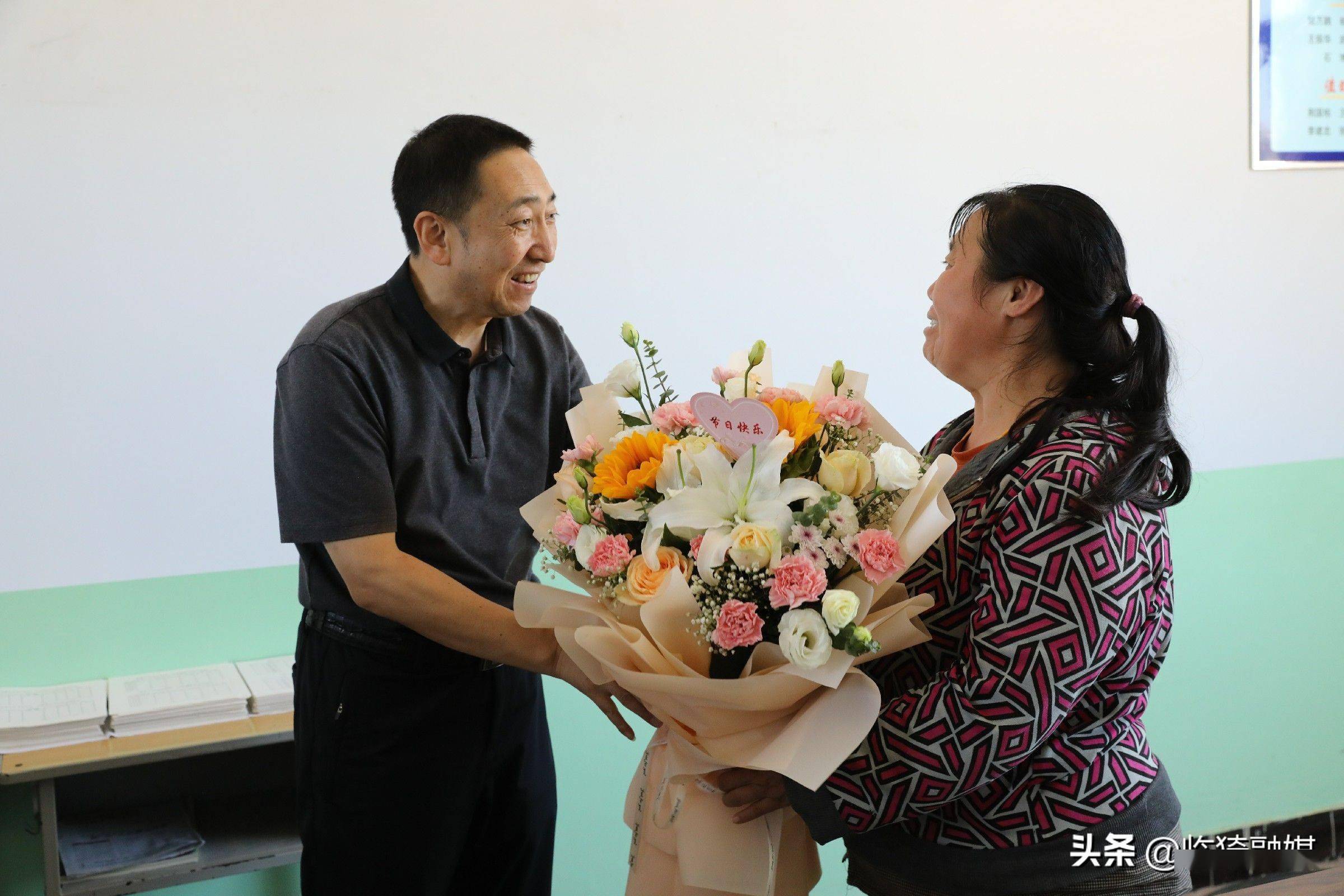 于鹏飞在走访慰问一线教师时强调:坚定信念 共同发力 让临猗教育再上