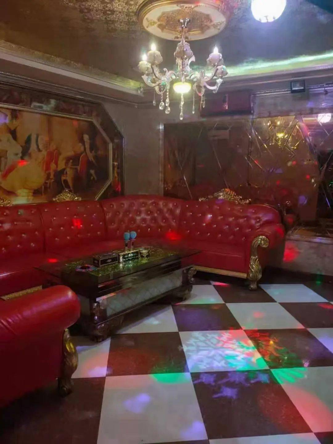 西和大水街新开了一家私房菜,包厢设在ktv