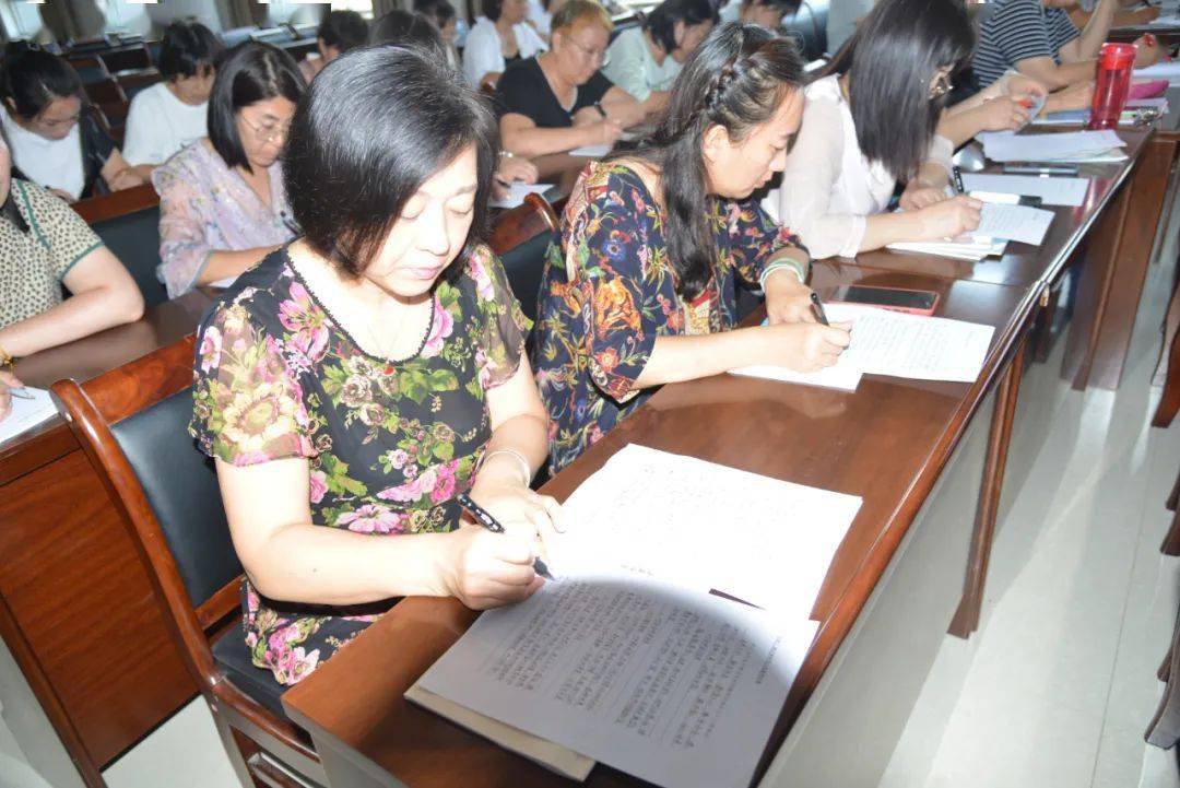 扎实推进师德师风建设,近日,南一小学全体教师认真学习了《兴城市教育