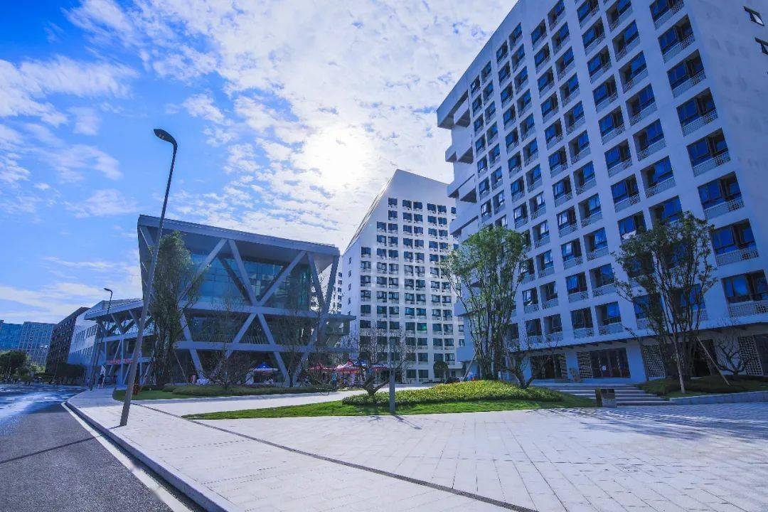 西华大学宜宾校区二期惊艳上线